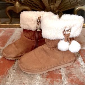 Michael Kors Toddler Girl’s Monogram Fur Winter Snow Boots, size 8
